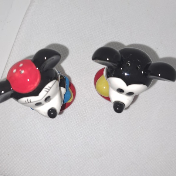 NIB Disney Treasure Craft Ceramic Micky & Minnie Salt & Pepper Shakers - Picture 3 of 10